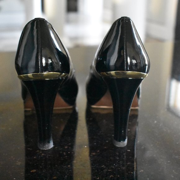 Tahari Black Pumps - Picture 5 of 9